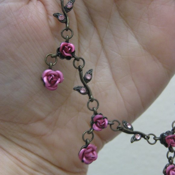 NWOT American Eagle AE rhinestone rose necklace - Picture 4 of 4